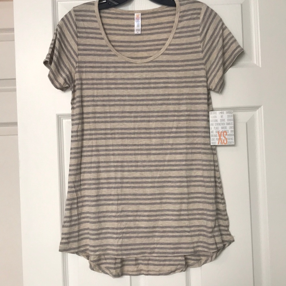 NWT- XS super stretchy LuLaRoe classic tee!